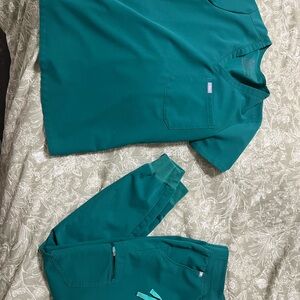 Figs Hunter green S joggers/ XS top